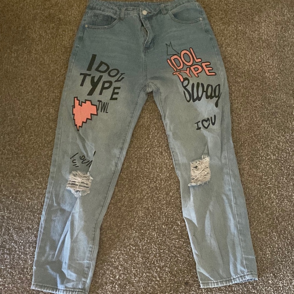 Graphic Jeans